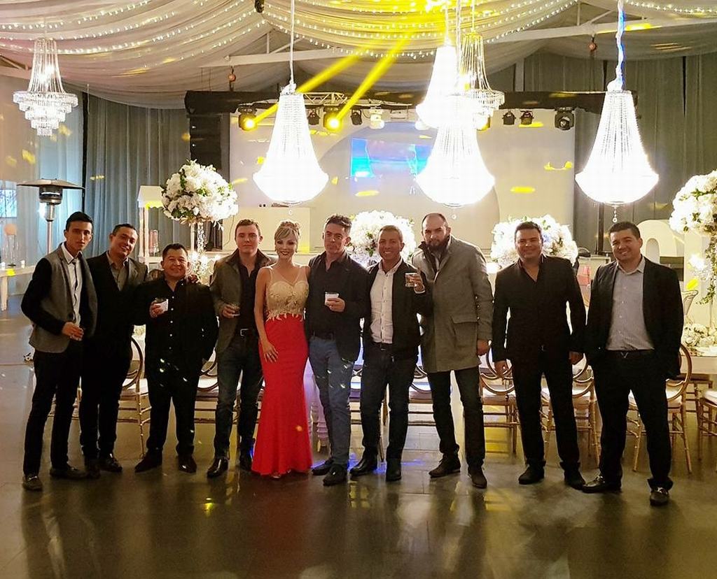 Amigos y empresarios residentes en Bogotá se sumaron a la celebración.